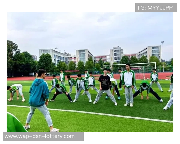 中学生足球:培养团队精神与身体素质的全面发展之路 中学生足球:培养团队精神与身体素质的全面发展之路