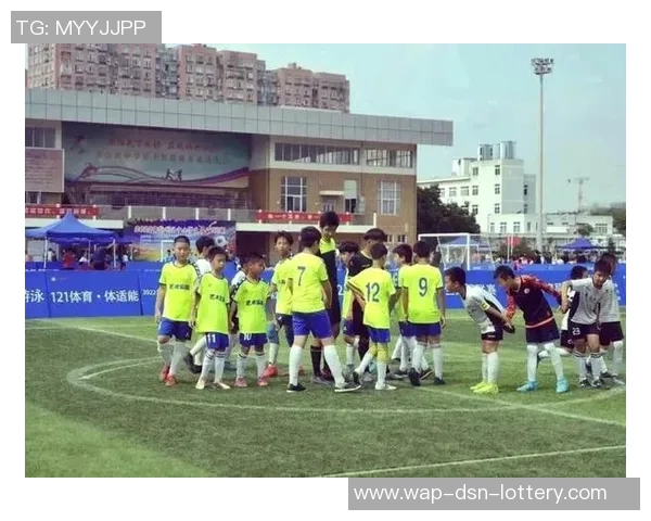 中学生足球:培养团队精神与身体素质的全面发展之路 中学生足球:培养团队精神与身体素质的全面发展之路